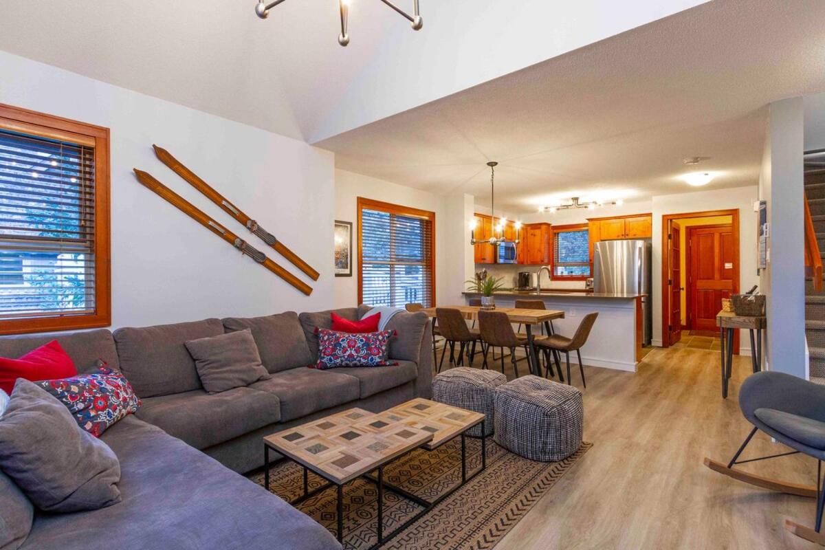 Treeline 31 By Outpost Whistler